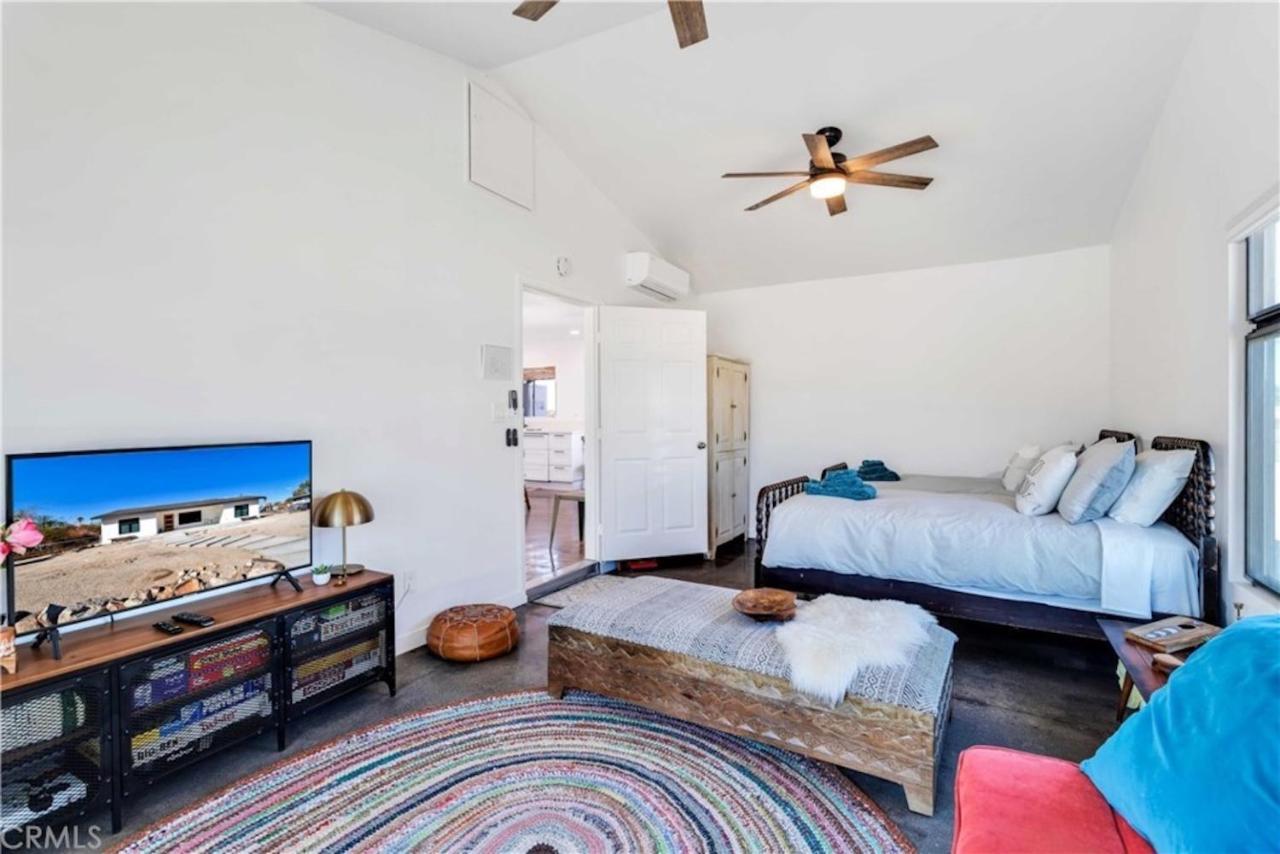 Cozy Fresh Desert Hideaway, 5 Mins To Joshua Tree トウェンティナイン・パームズ エクステリア 写真